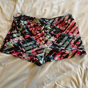 Fabletics 2.5” inseam side zipper shorts, L